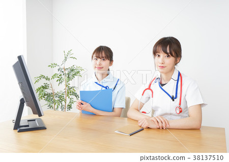 Doctor and nurse giving a briefing Doctor and nurse giving a briefing 38137510