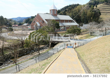千葉縣奶牛場(南房總市)的佐藤 千葉縣奶牛場(南房總市)的佐藤 38137892