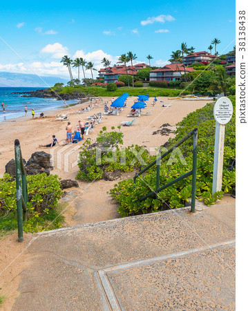 Beautiful resort on Honolulu 38138438