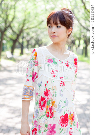 Female portrait 38138484
