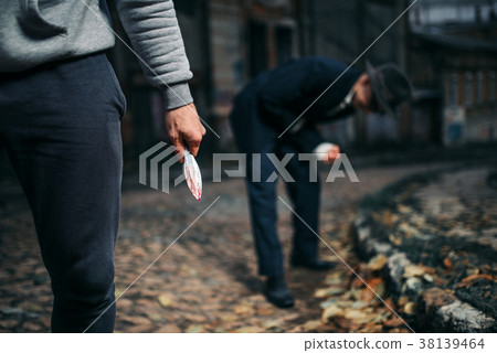 Robber stabbed victim, bloodied murder weapon Robber stabbed victim, bloodied murder weapon 38139464