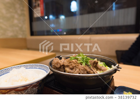 Japan beef sukiyai 38139732