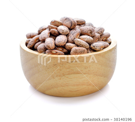 Pinto beans isolated on white background 38140196