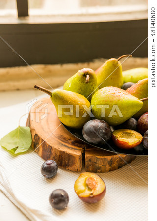 Studio shot plums and pears on plate heathy diet 38140680