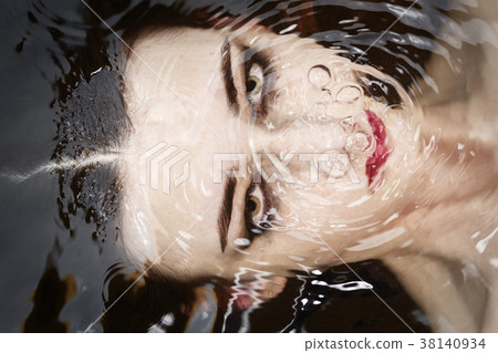 woman in water 38140934