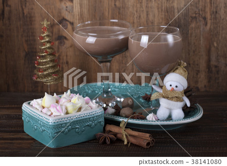 Eggnog in glasses and meringue cake Eggnog in glasses and meringue cake 38141080