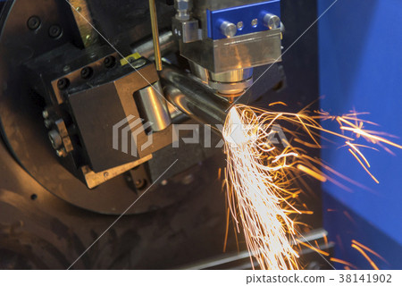 The fiber laser cutting machine 38141902