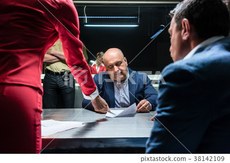 Defendant or witness counseled by the lawyer to Defendant or witness counseled by the lawyer to 38142109