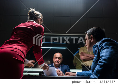 Attorney in disagreement with the prosecutor 38142117