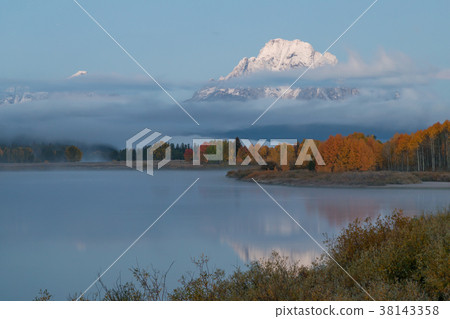 Daybreak in the Tetons in Autumn 38143358