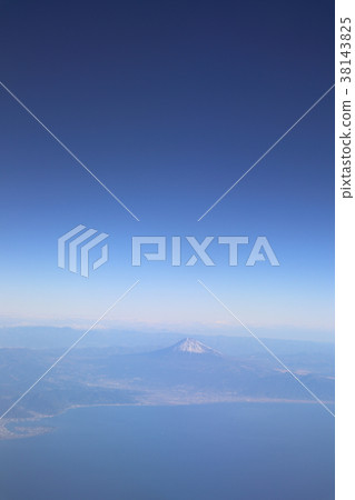 從駿河灣出發的富士山(從JAL 430航班拍攝) 從駿河灣出發的富士山(從JAL 430航班拍攝) 38143825