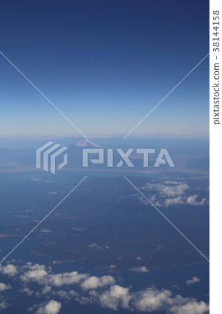 從伊豆半島上空的飛機上的富士山 從伊豆半島上空的飛機上的富士山 38144158