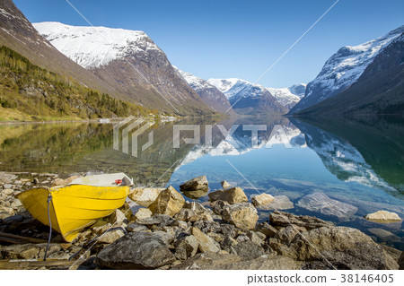 Idyllic norwegian landscape - lake and mountains Idyllic norwegian landscape - lake and mountains 38146405