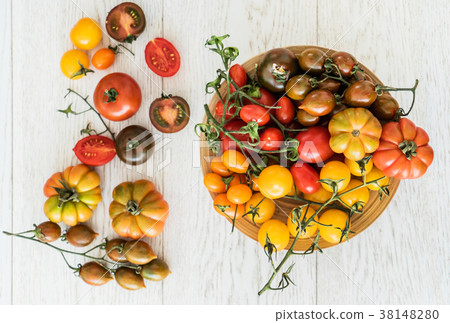 colorful tomatoes 38148280