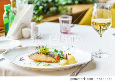dinner in the italian restaurant 38148452