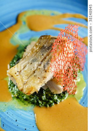 zander with spinach 38148945
