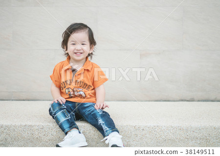 Closeup happy kid with smile face 38149511