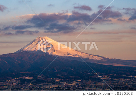(Eastern Shizuoka Prefecture) Mt. Fuji arriving at dawn (Eastern Shizuoka Prefecture) Mt. Fuji arriving at dawn 38150168