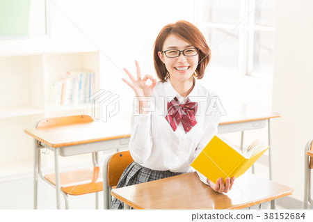 讀書的學生 讀書的學生 38152684