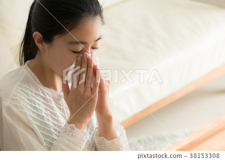 年輕的日本女人吹鼻子 38153308