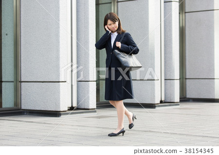 招聘服的女人 招聘服的女人 38154345