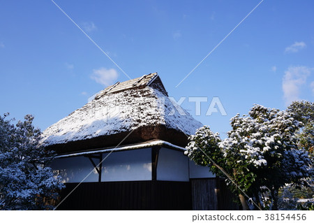 Japanese-style garden "Sougen paradise" in Tsuyama city, Okayama prefecture: Snowscape (Snow on Fugetsuken) Japanese-style garden "Sougen paradise" in Tsuyama city, Okayama prefecture: Snowscape (Snow on Fugetsuken) 38154456