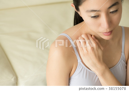 Beauty lymphatic massage 38155078