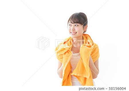 A lady with a bath 38156004