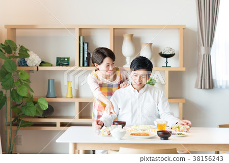 中間情侶（用餐） 38156243