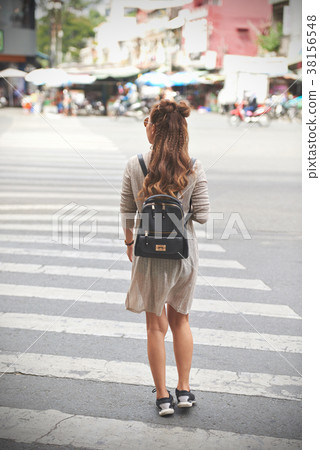 Crossing road 38156548