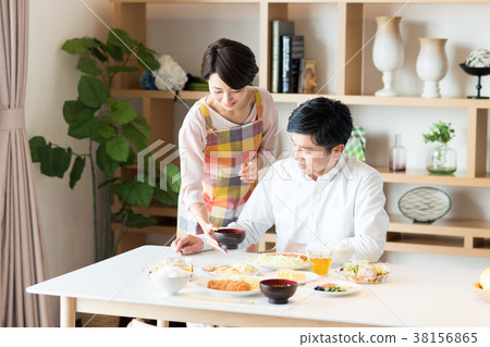 中間情侶(用餐) 中間情侶(用餐) 38156865