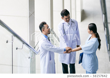 Supportive colleagues Supportive colleagues 38157642