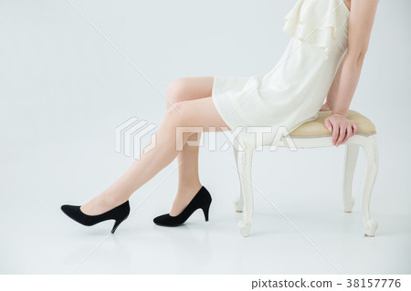 Women's legs 38157776