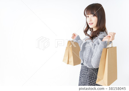 Young woman doing shopping 38158045