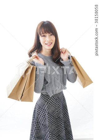 Young woman doing shopping 38158058