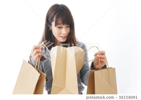Young woman doing shopping 38158091