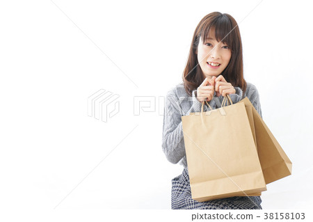 Young woman doing shopping 38158103