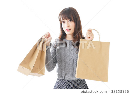 一個年輕女人購物 一個年輕女人購物 38158556
