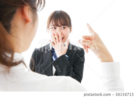 學生對老師很生氣 學生對老師很生氣 38158713