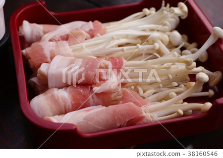 Bacon roll with mushroom Bacon roll with mushroom 38160546