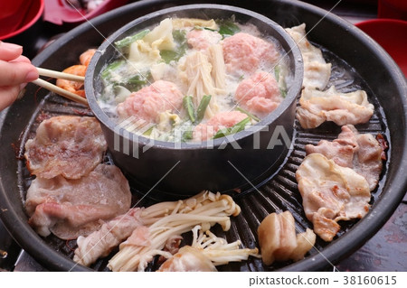 Grilled pork on a shabu pan 38160615