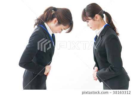 Business person who apologizes and bows Business person who apologizes and bows 38163312