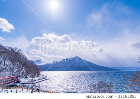 Lake Shikotsu and Eniwadake in winter in Hokkaido Lake Shikotsu and Eniwadake in winter in Hokkaido 38163883