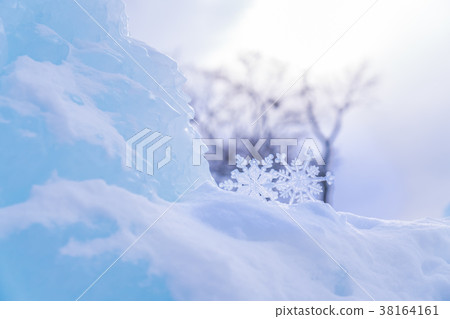 Winter image Ice object and snowflake (Winter Hokkaido, Lake Shikotsu Ice Festival) Winter image Ice object and snowflake (Winter Hokkaido, Lake Shikotsu Ice Festival) 38164161