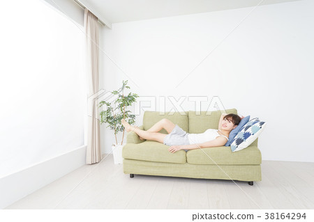 青春期的女人獨自度過的時光 青春期的女人獨自度過的時光 38164294
