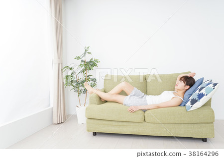 青春期的女人獨自度過的時光 青春期的女人獨自度過的時光 38164296