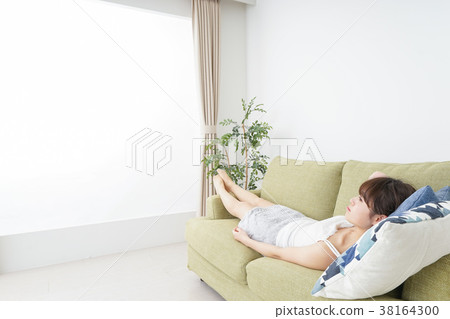青春期的女人獨自度過的時光 青春期的女人獨自度過的時光 38164300