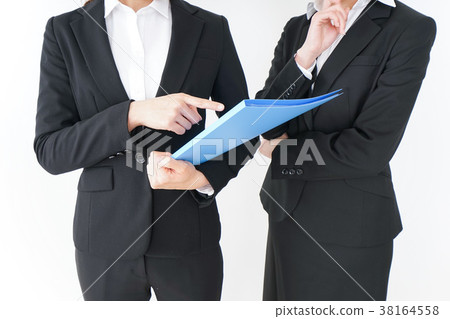 做簡報的女商人 做簡報的女商人 38164558