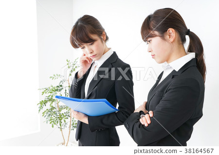 做簡報的女商人 做簡報的女商人 38164567