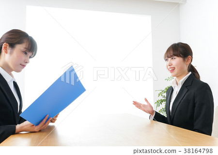 要採訪的西裝的女人 要採訪的西裝的女人 38164798